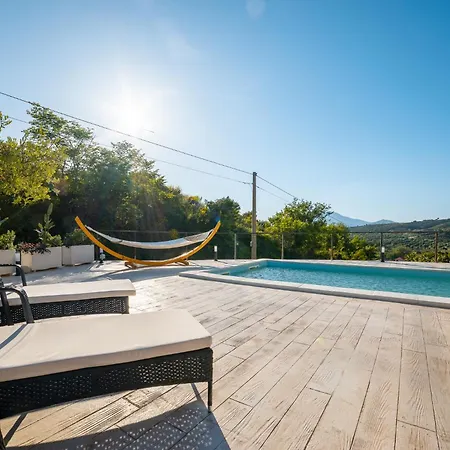 Grace With Private Pool Appartamento