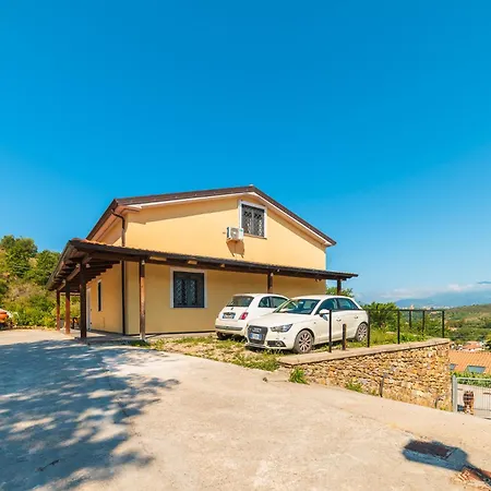 Grace With Private Pool Apartament *