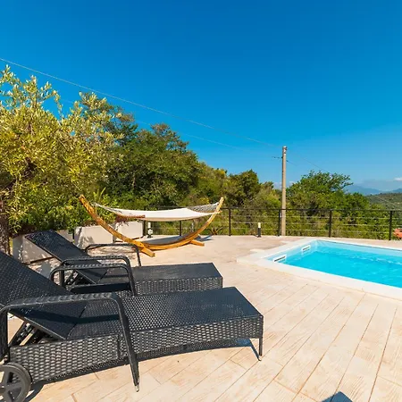 Grace With Private Pool Apartament