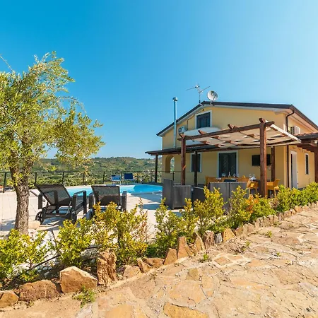Grace With Private Pool Apartament