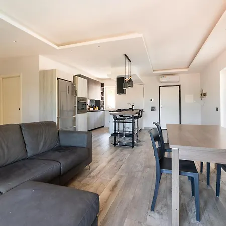 Grace With Private Pool Apartament *