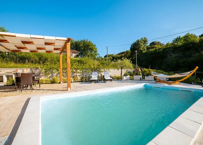 Grace With Private Pool Lejlighed